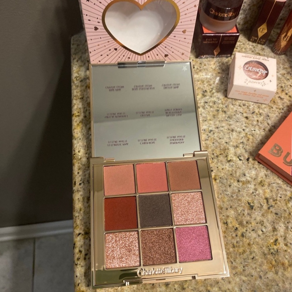 High end makeup bundle - Picture 2 of 9